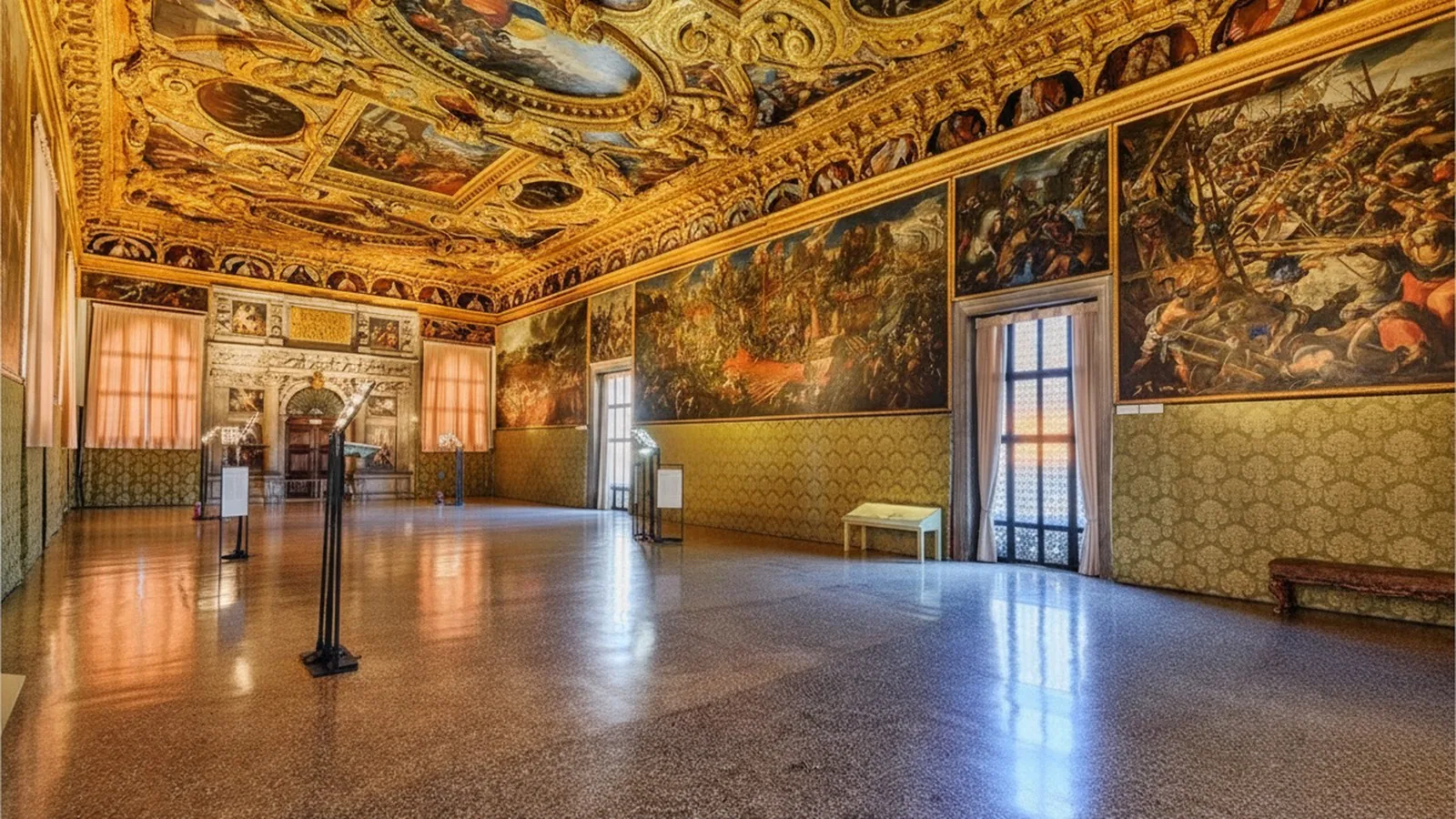 Facciata gotica del Palazzo Ducale sul bacino di San Marco a Venezia
